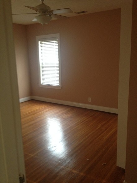 Building Photo - 2229 Tyler Ln