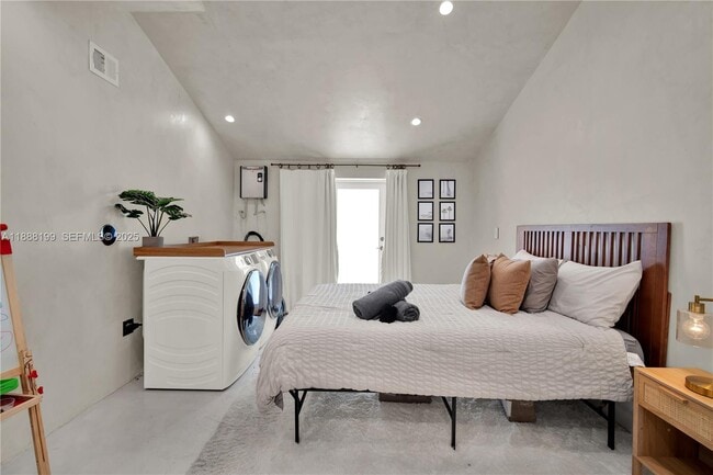 Building Photo - 520 Bay Point Rd