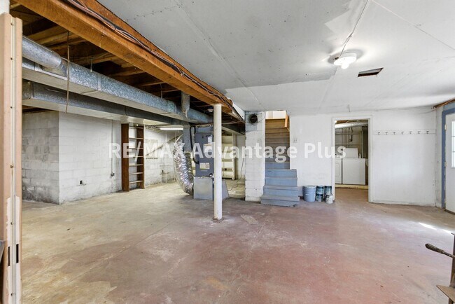 Building Photo - Beautiful brick home with full basement in Prospect