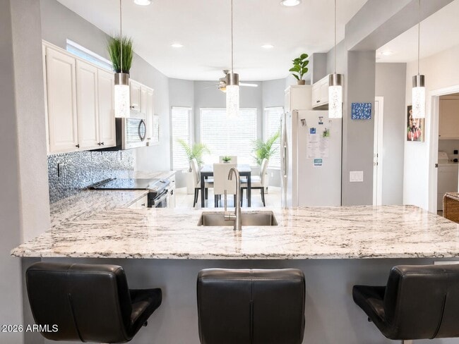 Building Photo - 15876 W Alpine Ridge Dr