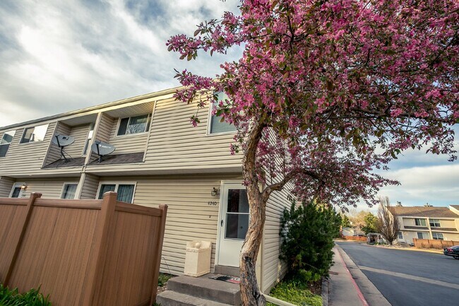 Primary Photo - End Unit Townhome for Rent-move in ready O...
