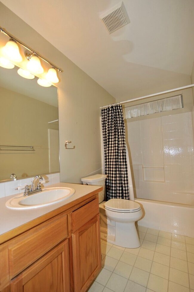 Building Photo - Best Hill Meadows Community- 3 bed 2 bath ...