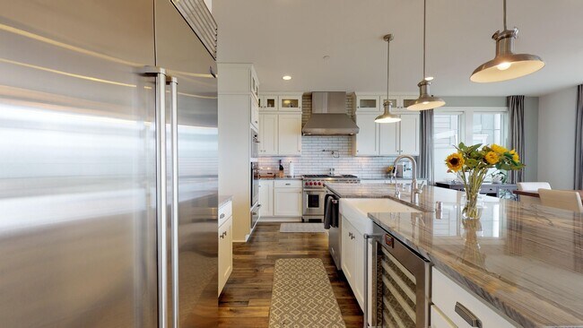 Building Photo - Issaquah highlands 5 bedroom plus Den and 5.5 bathroom newer home with a lot of amenities!!!  A m...