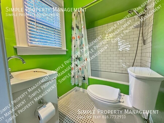 Building Photo - 1246 Dickinson St SE