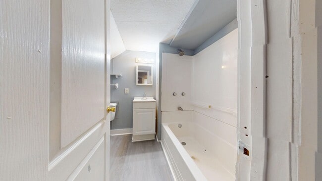 Building Photo - 3 bedroom, 1 1/2 bath in Mansfield!