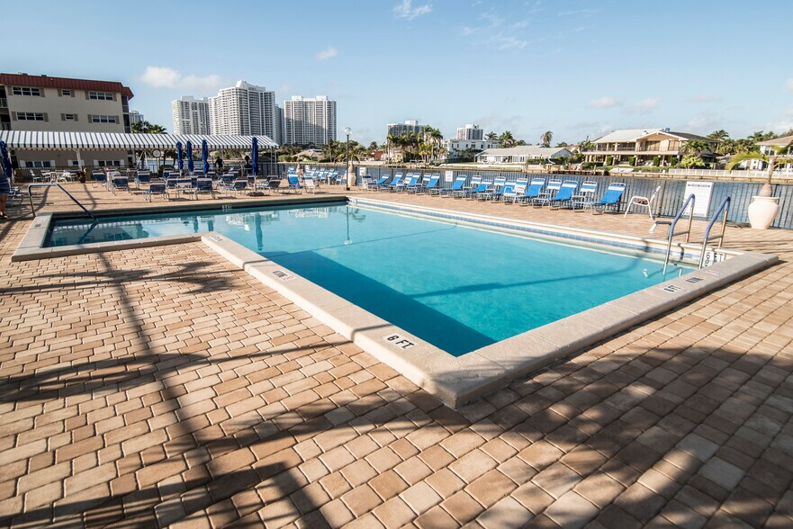 Building Photo - 2017 S Ocean Dr