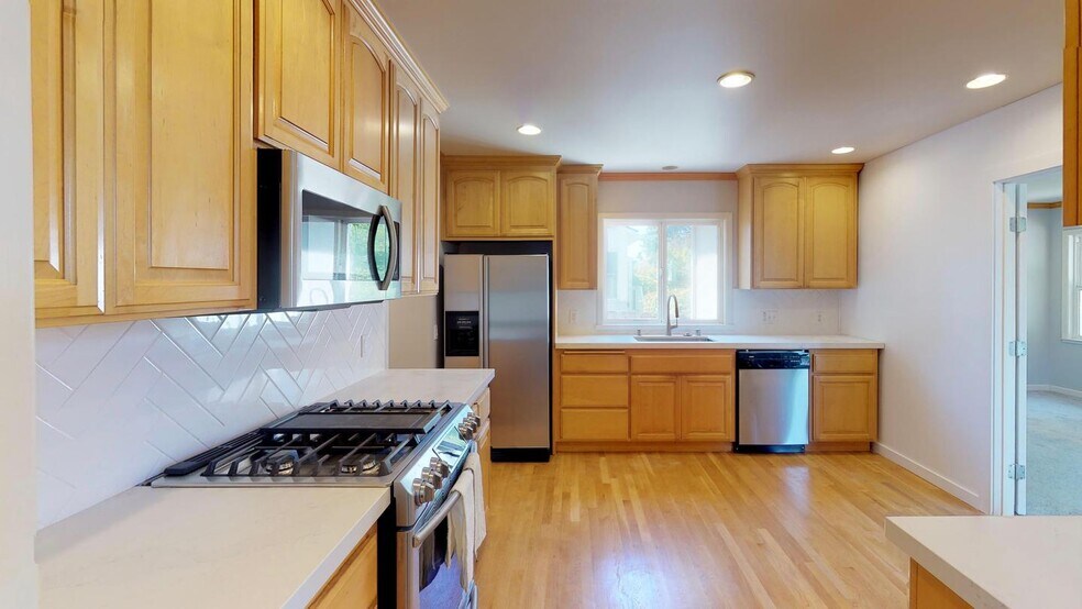 Building Photo - 3023 Beverly St