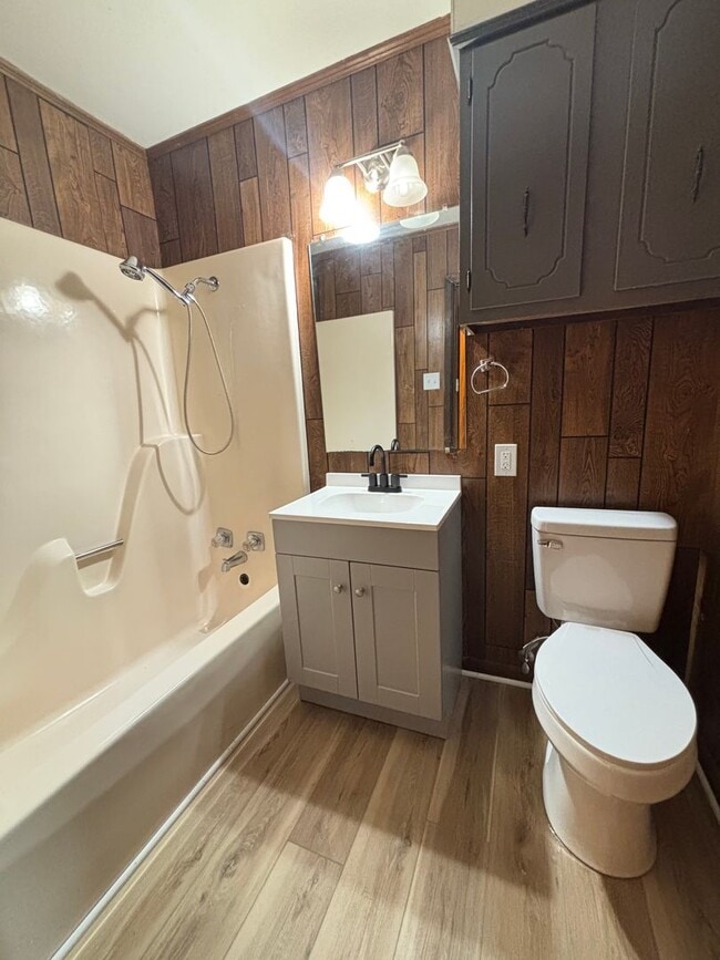 Building Photo - CONWAY ST APARTMENTS