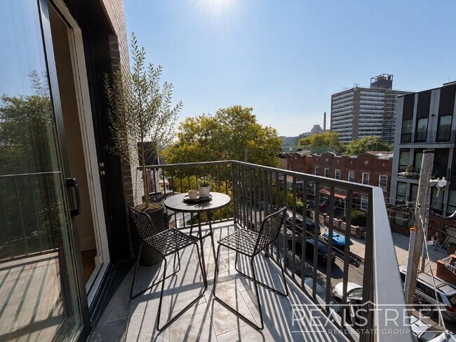Building Photo - Modern Luxury Apartment Near Wingate Park