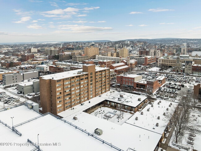 Building Photo - 220 Linden St
