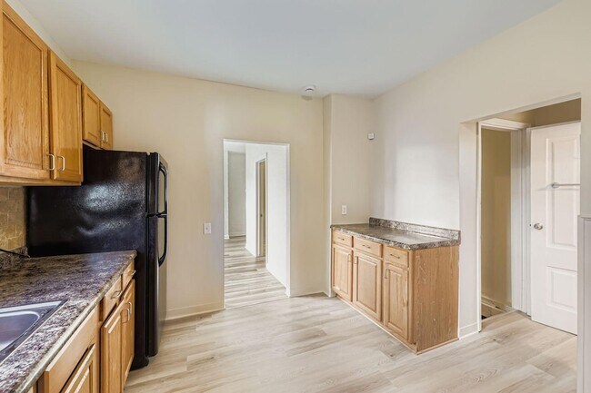 Building Photo - 2630 14th Ave S