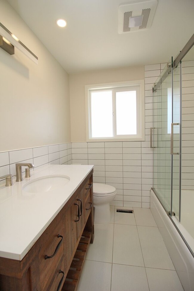 Building Photo - 14155 SW Red Haven Dr