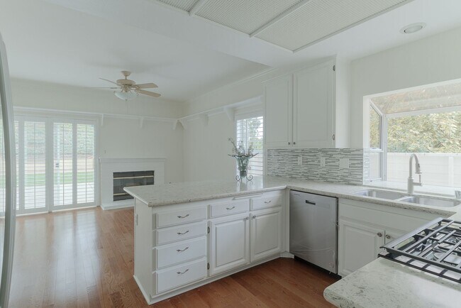 Building Photo - 3 Bedroom 2.5 Bathroom | Spacious Corner Lot Home | Ventura Brock Hills| Ventura