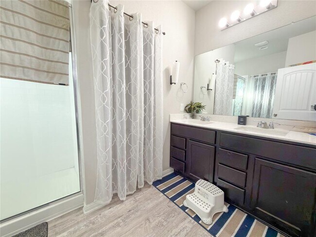 Building Photo - 3049 Blantyre Bnd