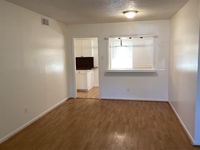 Building Photo - 2020 Robinwood Dr
