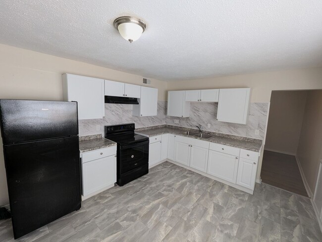Primary Photo - Room to Dream: Spacious 3-Bed in Spanish Lake