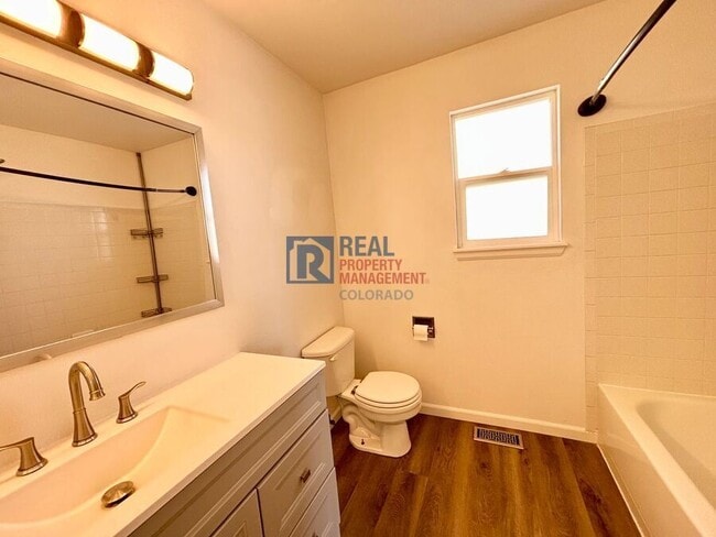 Building Photo - 4620 E Bennington Ave