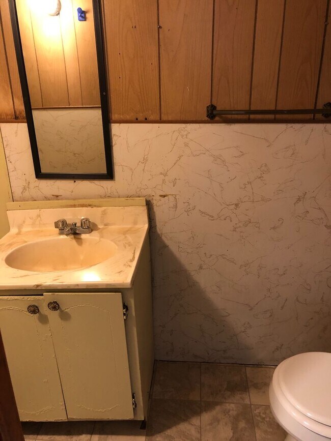 Building Photo - House- NE