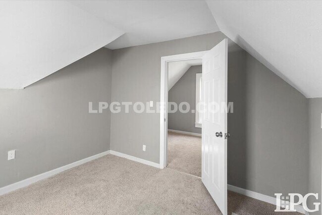 Building Photo - 1204 Navarre Ave