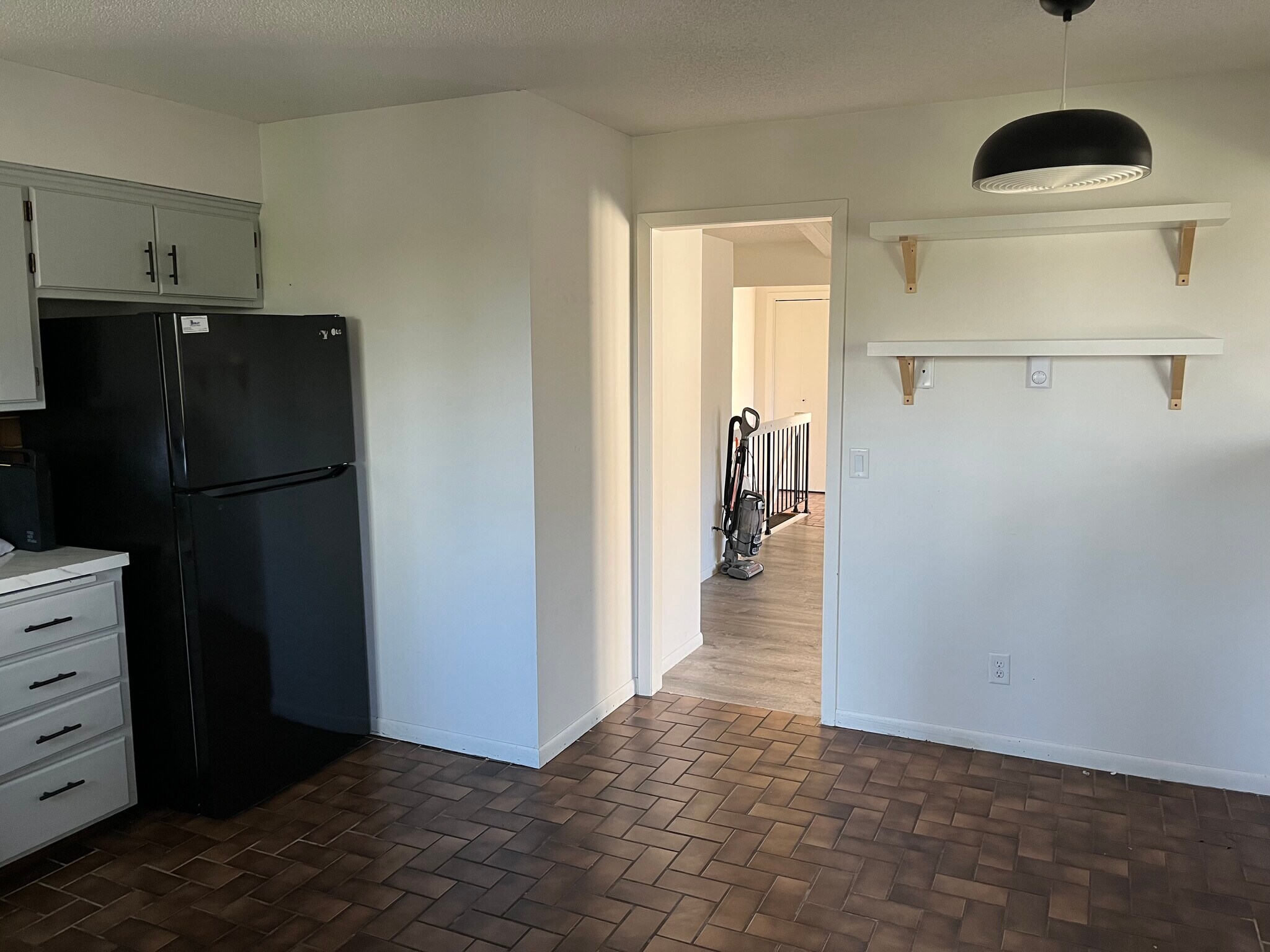 Building Photo - 127 Hillview Ln