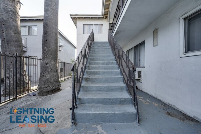 Building Photo - 6925 Whitsett Ave