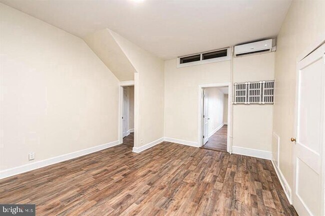 Building Photo - 215 Bridge St