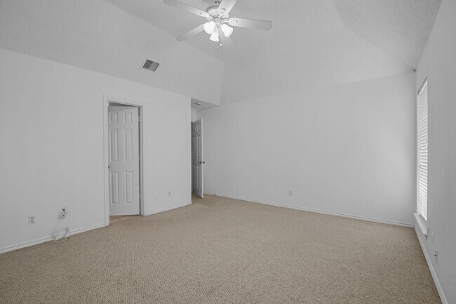 Building Photo - 3040 Flamingo Cir