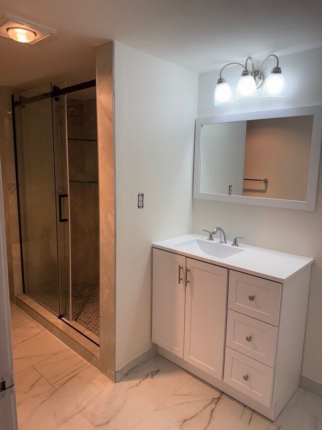 Building Photo - 290 174 Street, Unit 417, Sunny Isles Beach