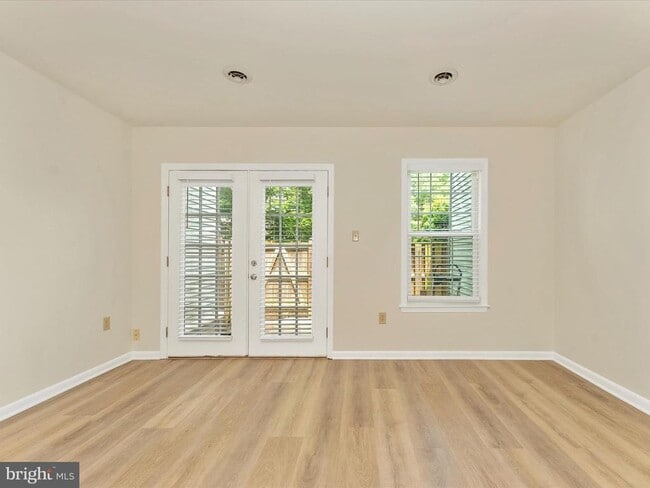 Building Photo - 5803 Oleander Pl