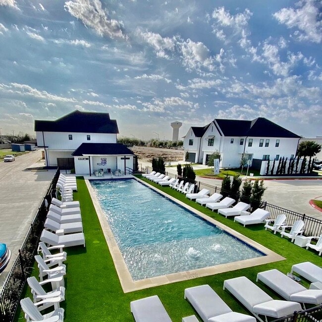 Building Photo - 256 Estates Cir