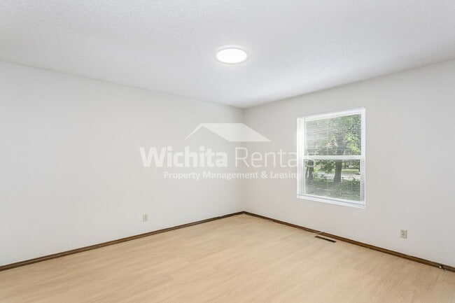 Building Photo - 2337 N Rutland Ct