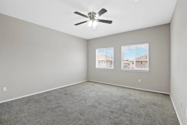 Building Photo - 512 E Hazelwood St