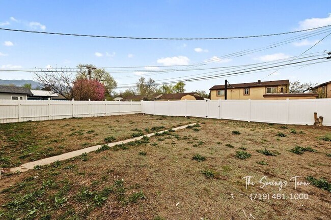 Building Photo - 1216 Pando Ave