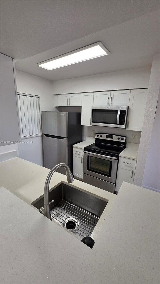 Building Photo - 2881 N Oakland Forest Dr