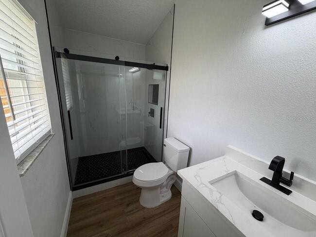 Building Photo - 9743 Hollyhill Dr