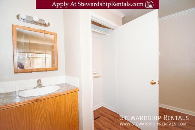 Building Photo - 1827 Harris St