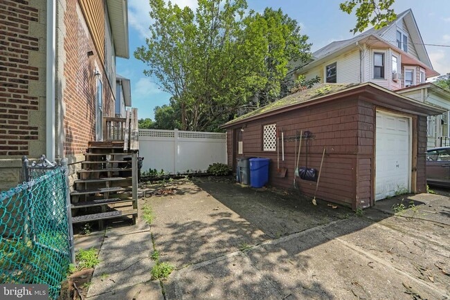 Building Photo - 100 E Stiles Ave