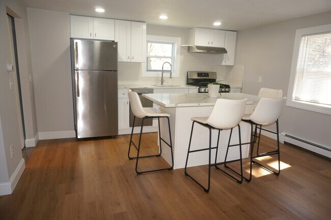 Building Photo - 301 Concord Rd