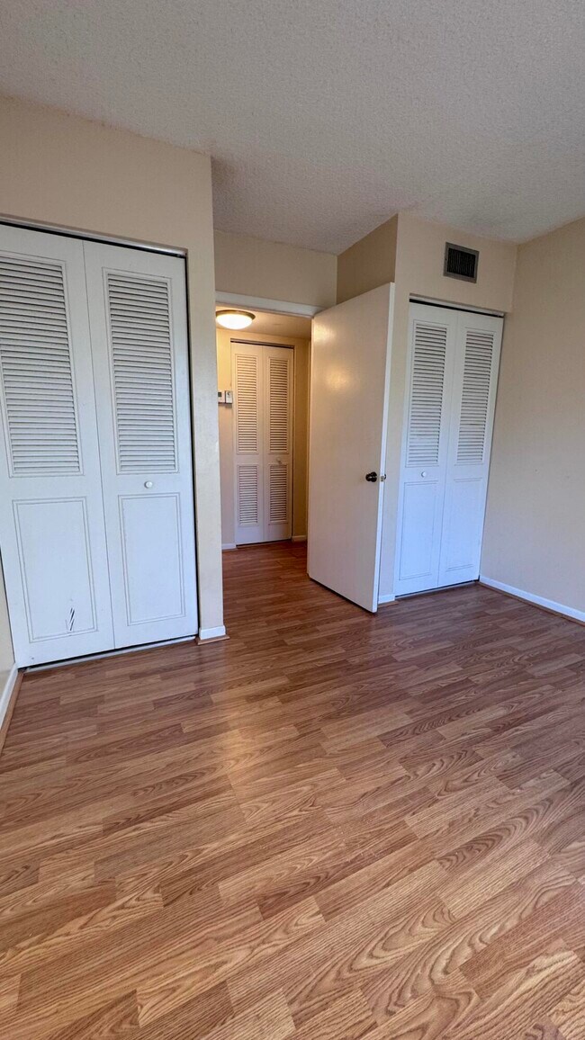 Building Photo - 1114 Green Pine Blvd