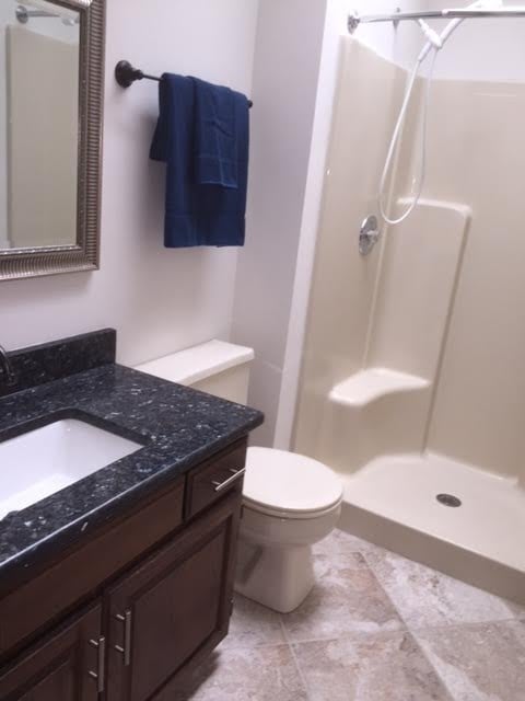 Building Photo - 4 Bedroom 3 Bath home available in Rockford