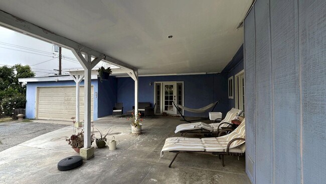 Building Photo - Spacious 4 Bedroom, 3 Bathroom Redlands Home!