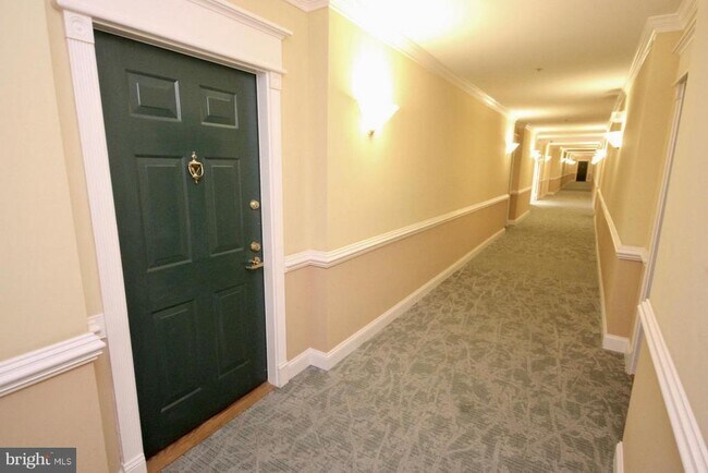 Building Photo - 7000 Falls Reach Dr