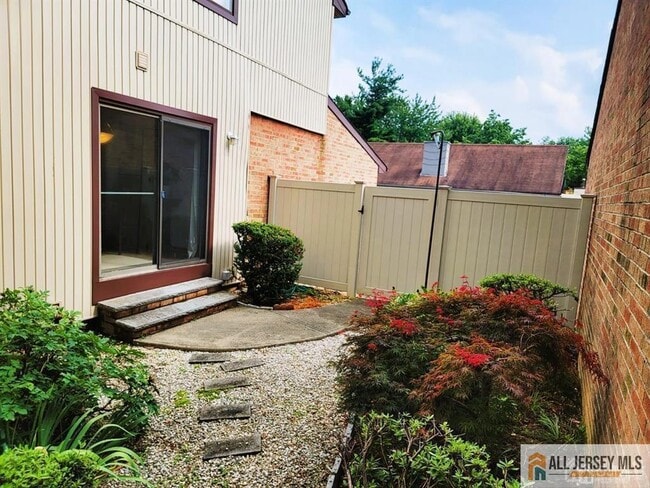 Building Photo - 41 Ardsley Ct