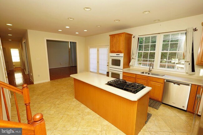 Building Photo - 14030 Bromfield Rd