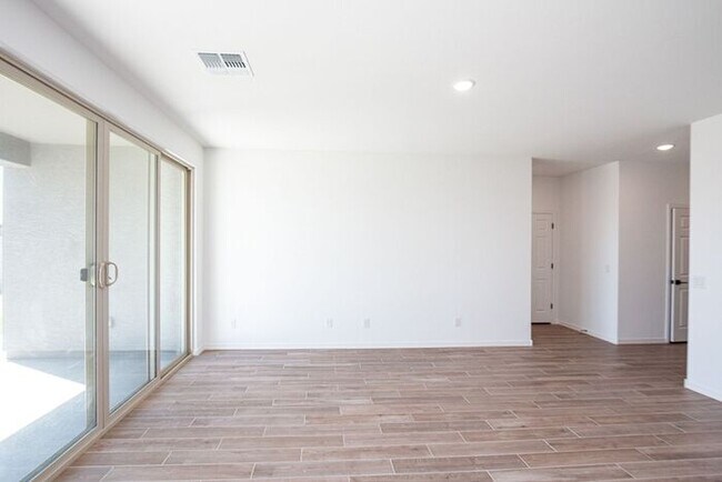 Building Photo - MOVE IN SPECAILS!! ONE MONTH RENT FREE!! Laveen Home Up For RENT! 4BD 2.5 BA