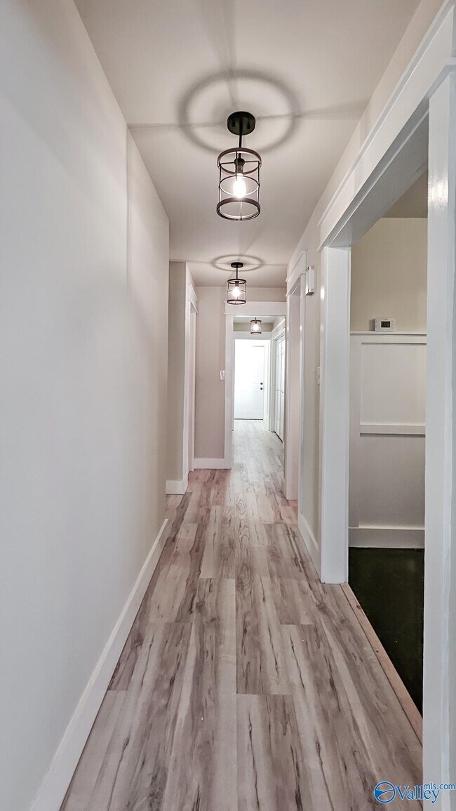 Building Photo - 4033 Lucerne Dr SE