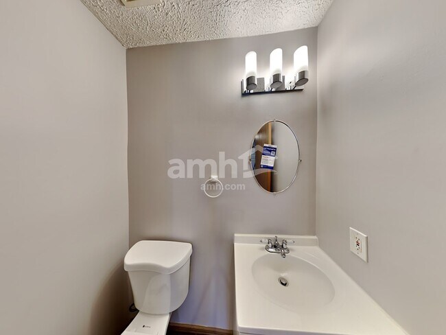 Building Photo - 1608 Bridle Post Drive Unit 10A