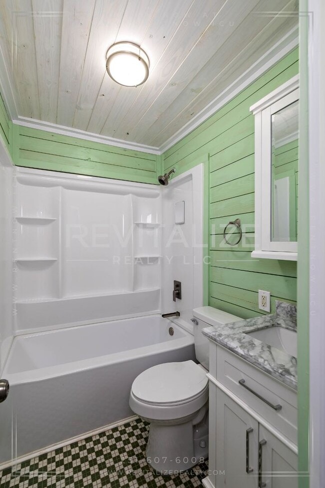 Building Photo - Gorgeous Spring Hill Home!