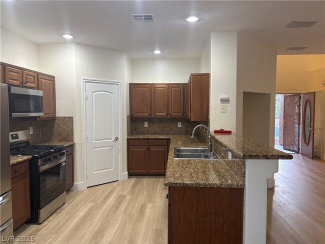 Building Photo - 9368 Pineneedle Ridge St