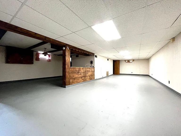 Building Photo - 880 Gladiola Dr
